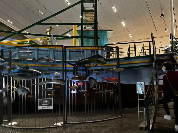 傳統漁船「南風壹號」，展示當地的漁業文化