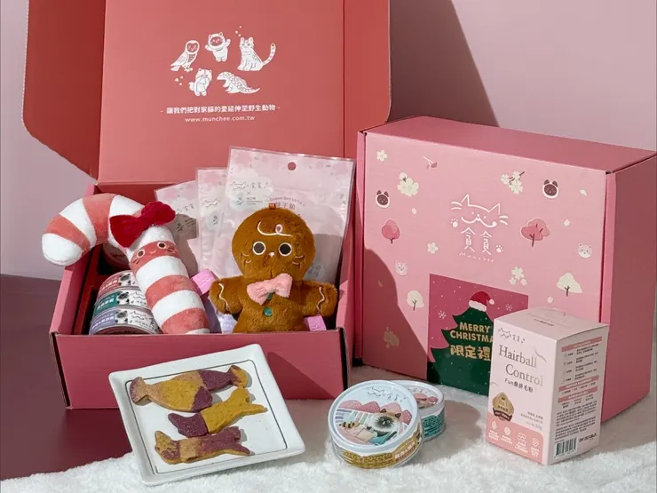 圖說：貪貪今年的聖誕禮盒誠意滿滿，薑餅人、拐杖糖到零食、罐頭、保健粉一應俱全，與愛貓創造最暖心的回憶！（資料來源：貪貪Munchee）