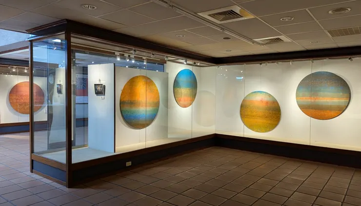 西元2025年4月15日，虹心球、空間與時間的對話。