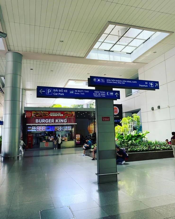 國際機場外面的漢堡王