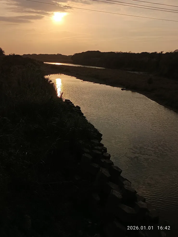 斜暉水悠熔金映，皆自拍攝
