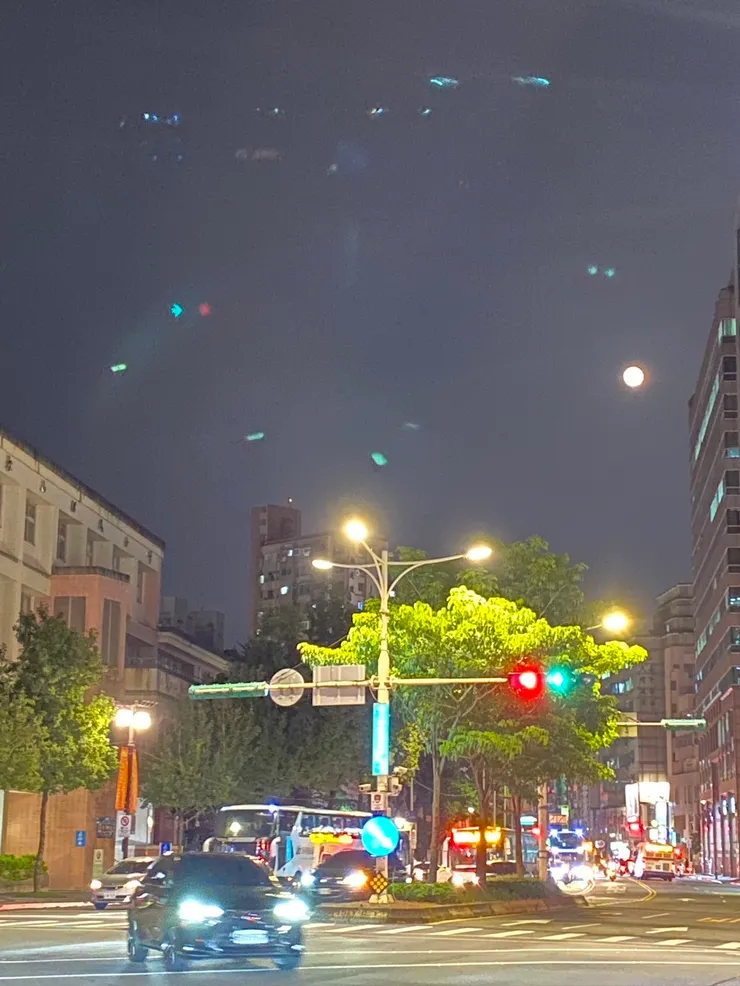 農曆初十六的月亮