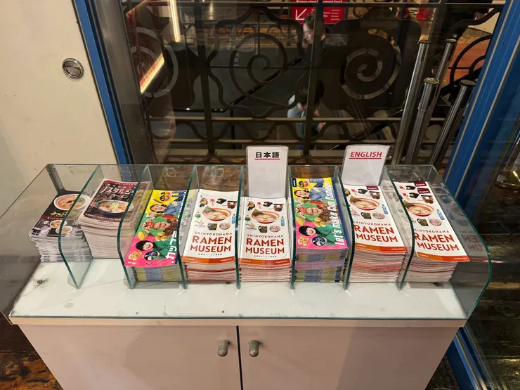 入場後就有不同語言的導覽簡介。