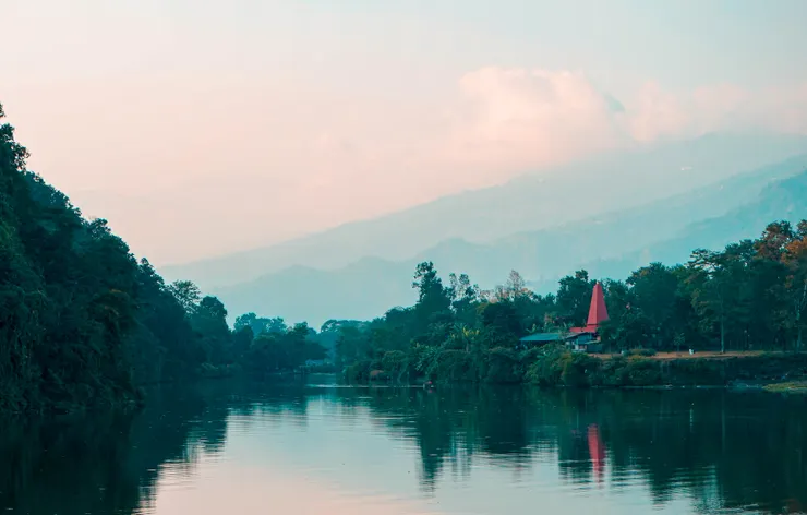 費瓦湖，空氣始終灰濛濛，photo by 張摩托