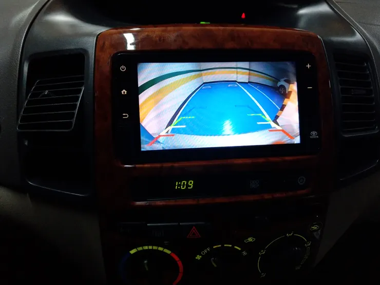 打倒車檔就會強制切到倒車鏡頭，看到後面的清晰影像，以後倒車就可以一目了然了!