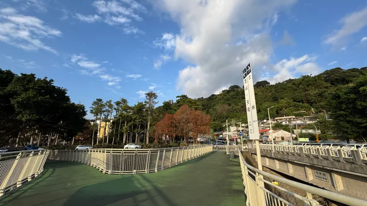 拍攝於2026年1月18日,雙溪河濱公園的交叉路口