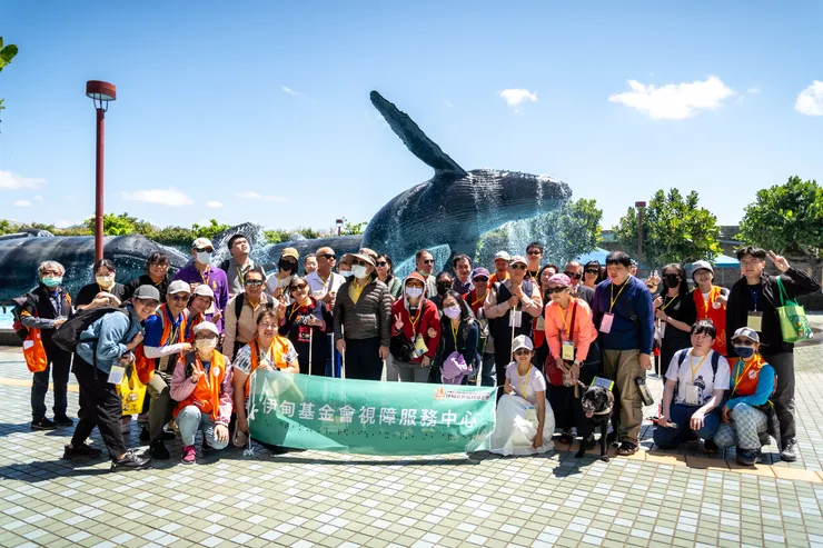 （圖說：伊甸視障生活重建中心舉辦「聽見海音的溫度—休閒團體」，讓視障朋友拓展感官經驗及增進社會互動。）
