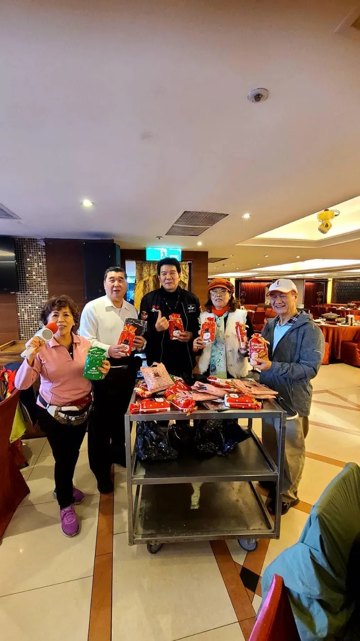 理事長黃如吉先生主持公益義賣活動