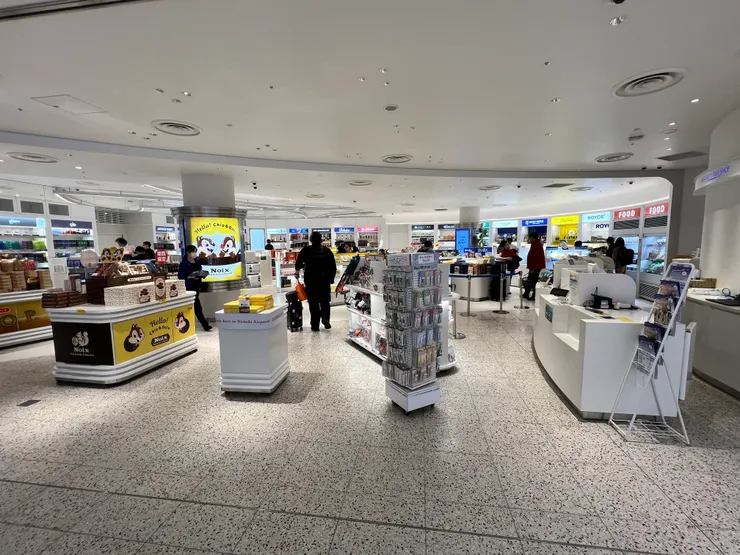 晚上10點過後的羽田T2管制區內，其實沒啥商店開了