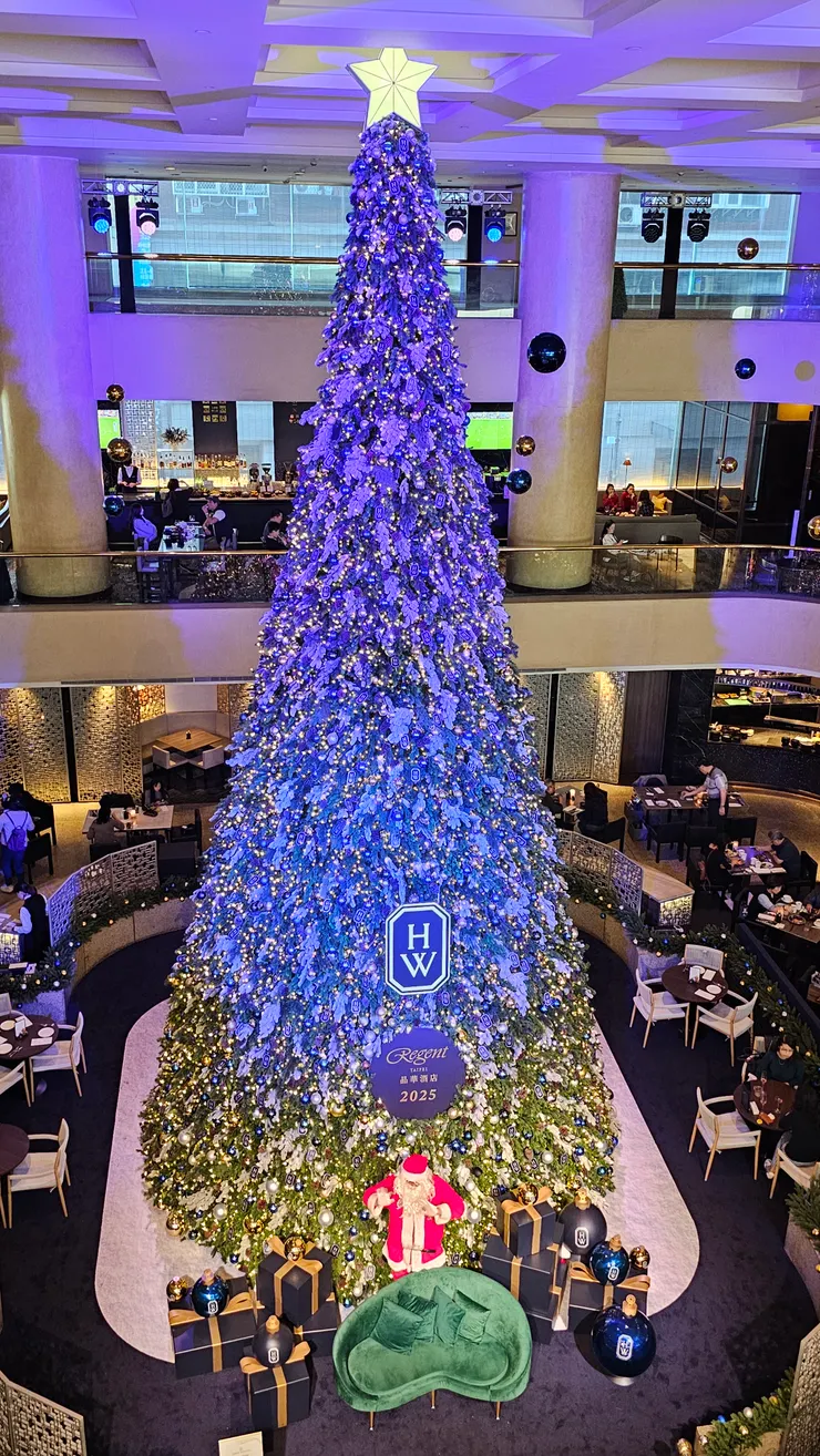 這是今年晶華酒店大廳的聖誕樹!超美!