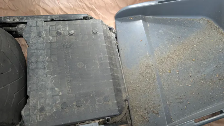 泥沙可以直接用掃把掃下