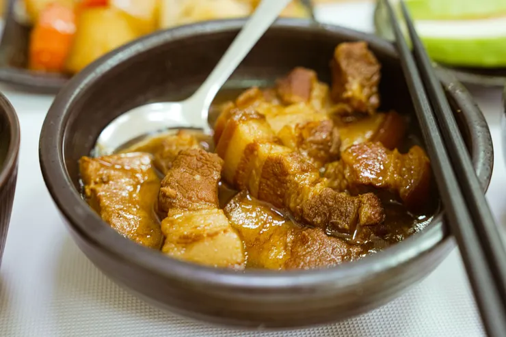 台東美食推薦❤️／小時候廚房的「家傳秘製滷肉」好好吃：你快看那五花肉潤澤油光 #祝福花東🇹🇼 #簡餐推薦 #五花肉 #滷肉 #台東獨旅