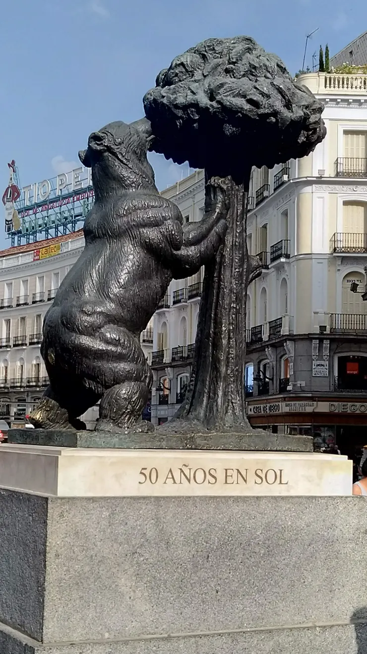 馬德里市徽--小熊與莓果樹