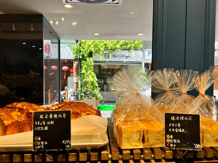 起司湯種吐司 140/條、橘皮磅吐司 100/包