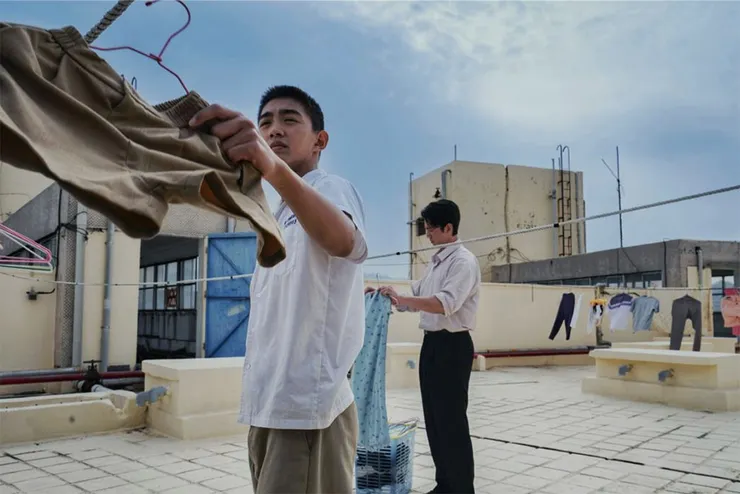 不知是否因電影的政治成分頗濃，吳慷仁這次都低調的，沒怎麼宣傳。但個人蠻喜歡他對父親一角的詮釋，而父親講華語、母親講台語的安排也挺耐人尋味