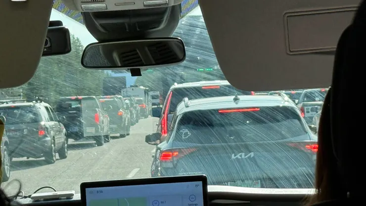 進黃石公園西門的車潮