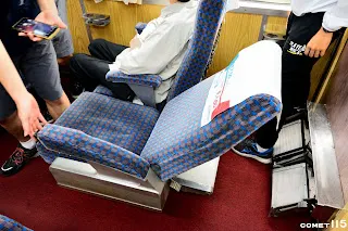 觀光號時代留存至今的坐臥兩用椅，傾斜度可達130度，舒適度大勝EMU3000(?)