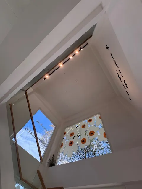 樓梯上的窗，photo by bookarchery