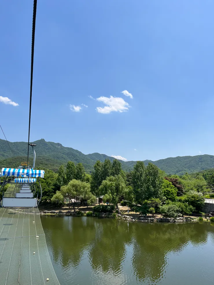 當天天氣很好，湖水山影相應