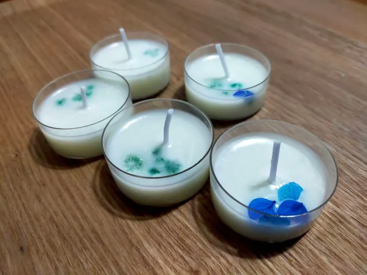 噢！更像了……像發黴的牛奶，沒辦法，這是第一次