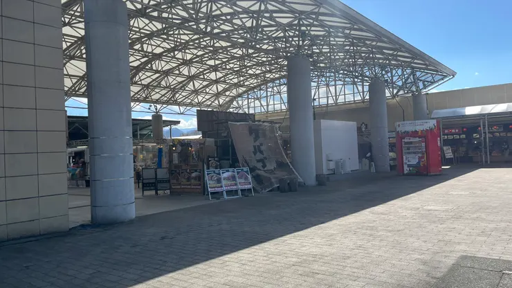 據說這裡以美食街和餐廳選擇豐富聞名，可惜已經快到東京，巴士停靠時間不長，就沒用餐了。