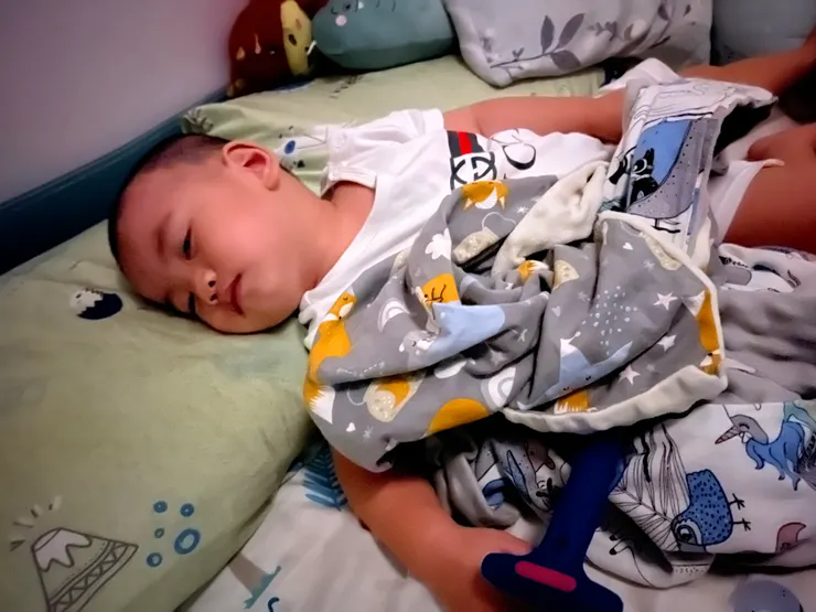 孩子日漸增長，要等他睡著的時間真的如坐針氈