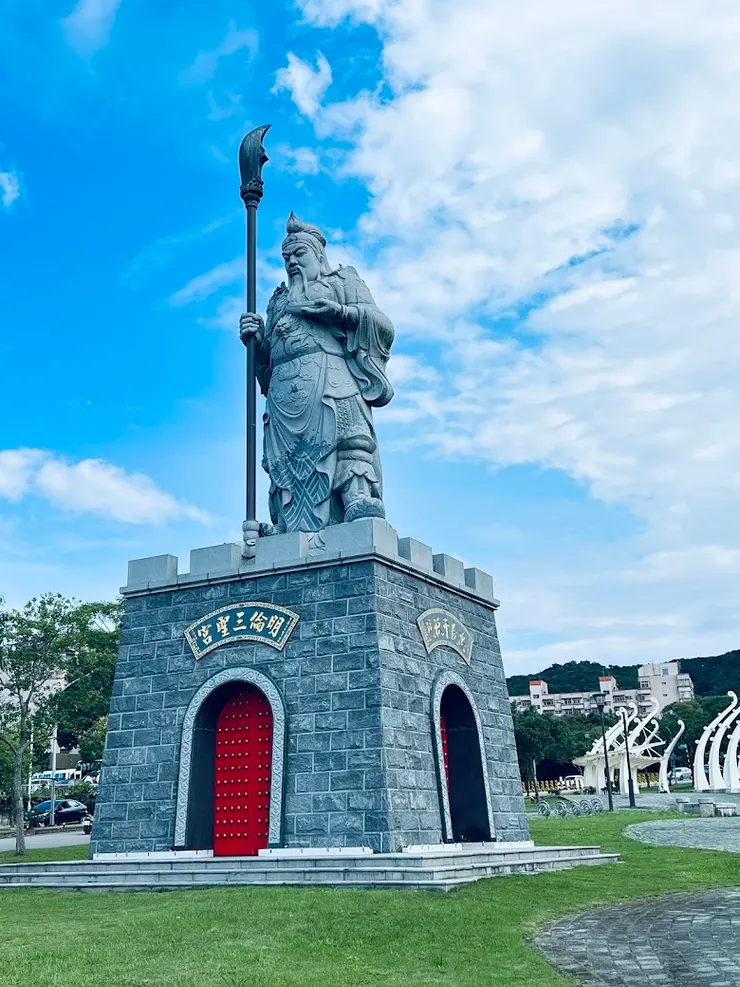 14 公尺 高的關聖帝君石雕（圖片截圖於網路）