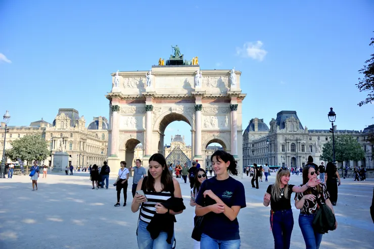 【海軍府杜樂麗花園卡魯索凱旋門 沿里沃利街向東到羅浮宮建築群！卡魯索凱旋門。】