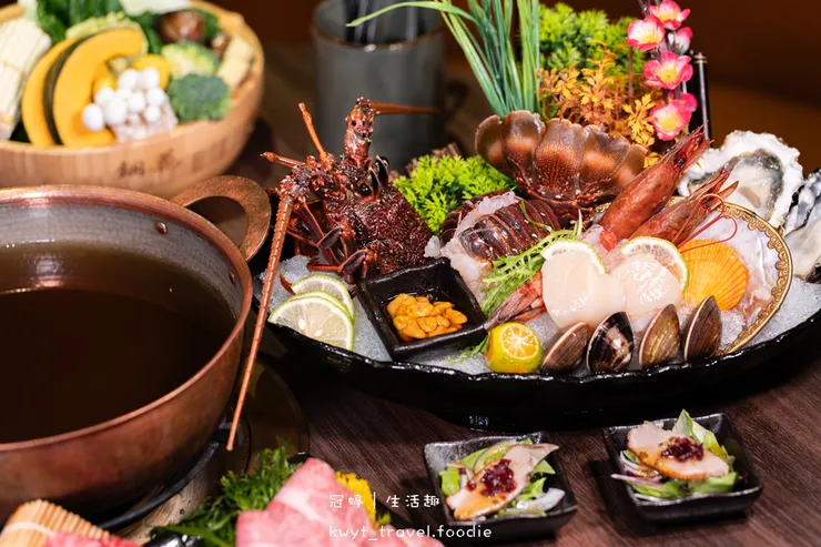 [高雄左營火鍋餐廳]銅花精緻涮涮鍋，火鍋界的LV！整隻龍蝦與A5和牛的奢華約會，專人桌邊服務，左營約會餐廳推薦，附最新菜單