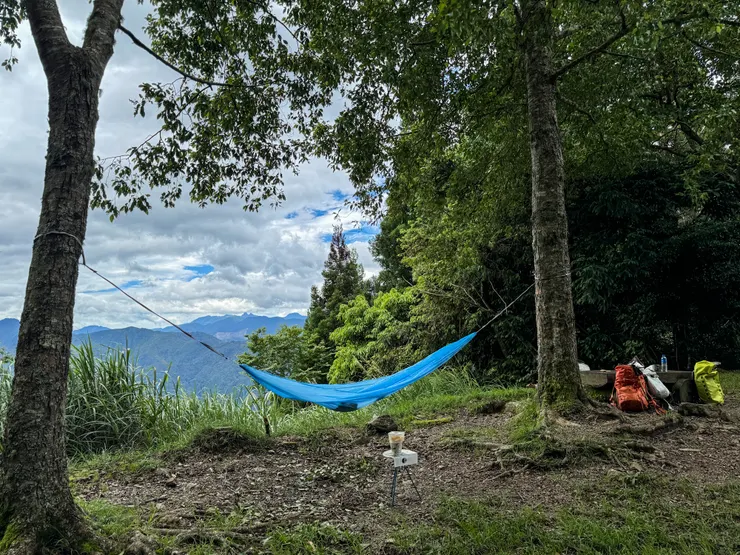 當天只安排走東洗水山,所以先在林道上補完眠再走東洗水~~😝