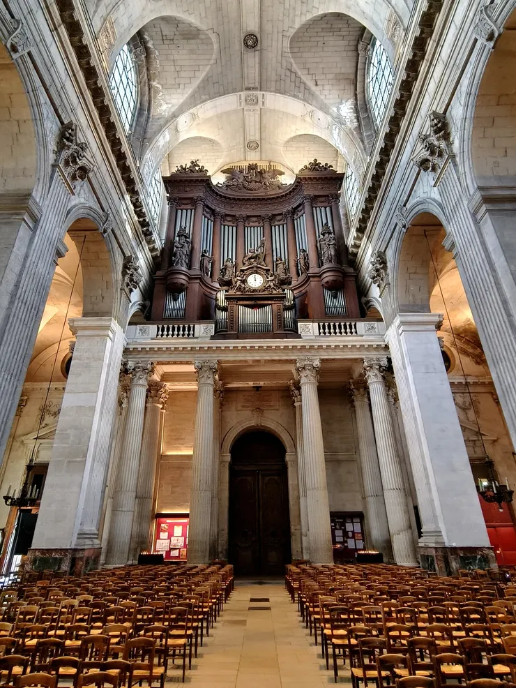 【羅馬式聖許畢斯教堂巴黎第二大 用神秘為它添聲名是達文西密碼！內部著名的大管風琴。】