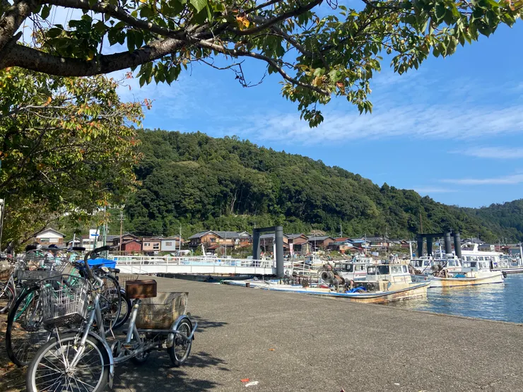 生活中密不可分的三輪車與漁船（YUKEN攝）