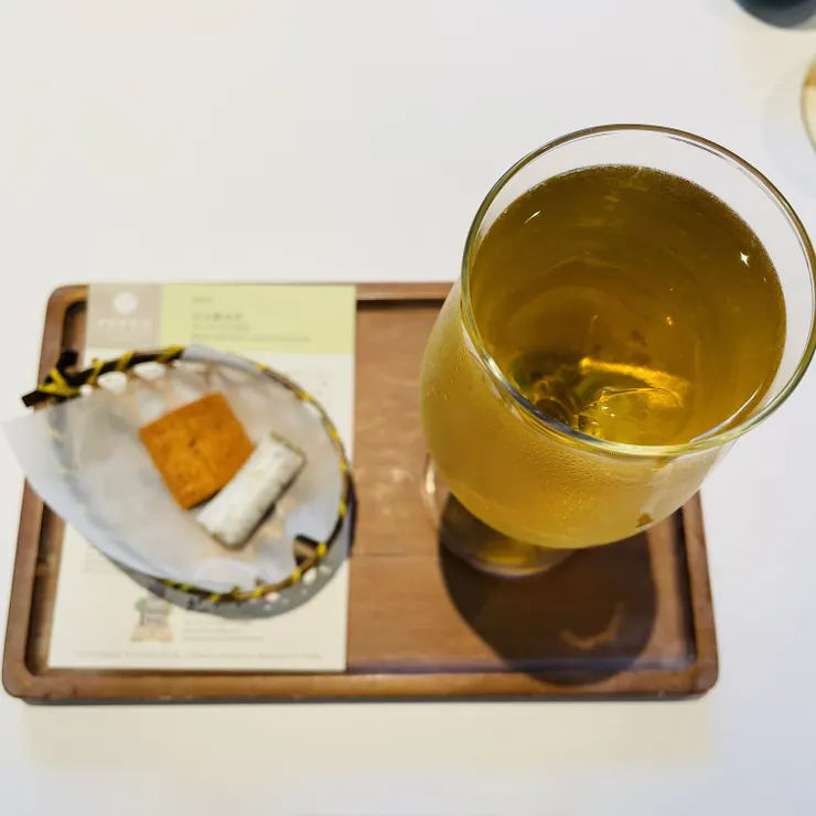 玉蘭花的冶豔，在茶香襯托之下，其實不妖