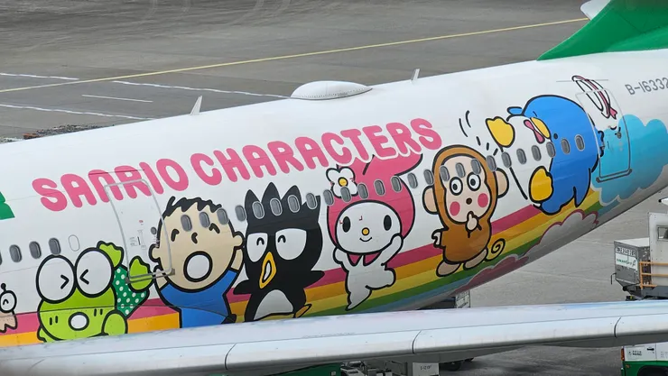 這是長榮航空的三麗鷗彩繪機!