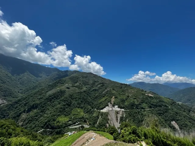 這一條乘載著沿路居民命脈的道路
