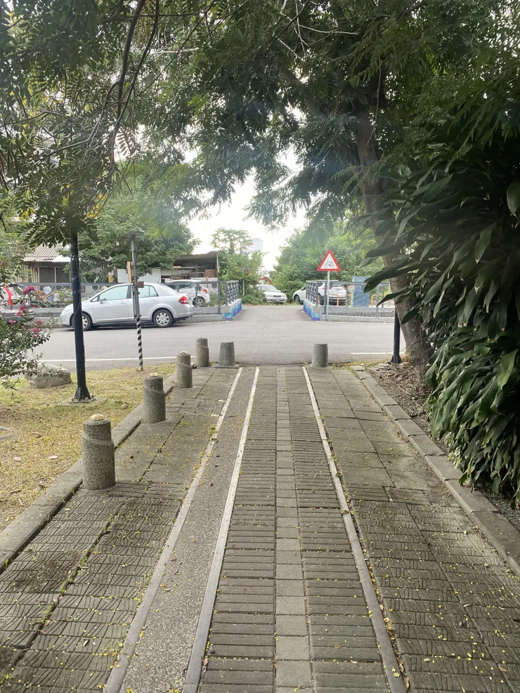 步道盡頭的前方就是八堡圳