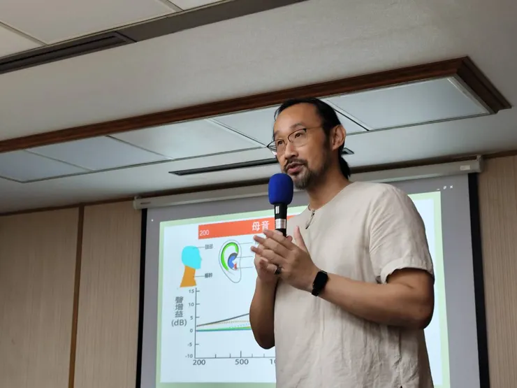 中長髮新造型首次見客