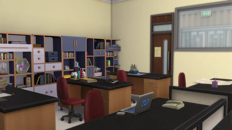 這是房間的另一端,當然也有一扇門方便進出。