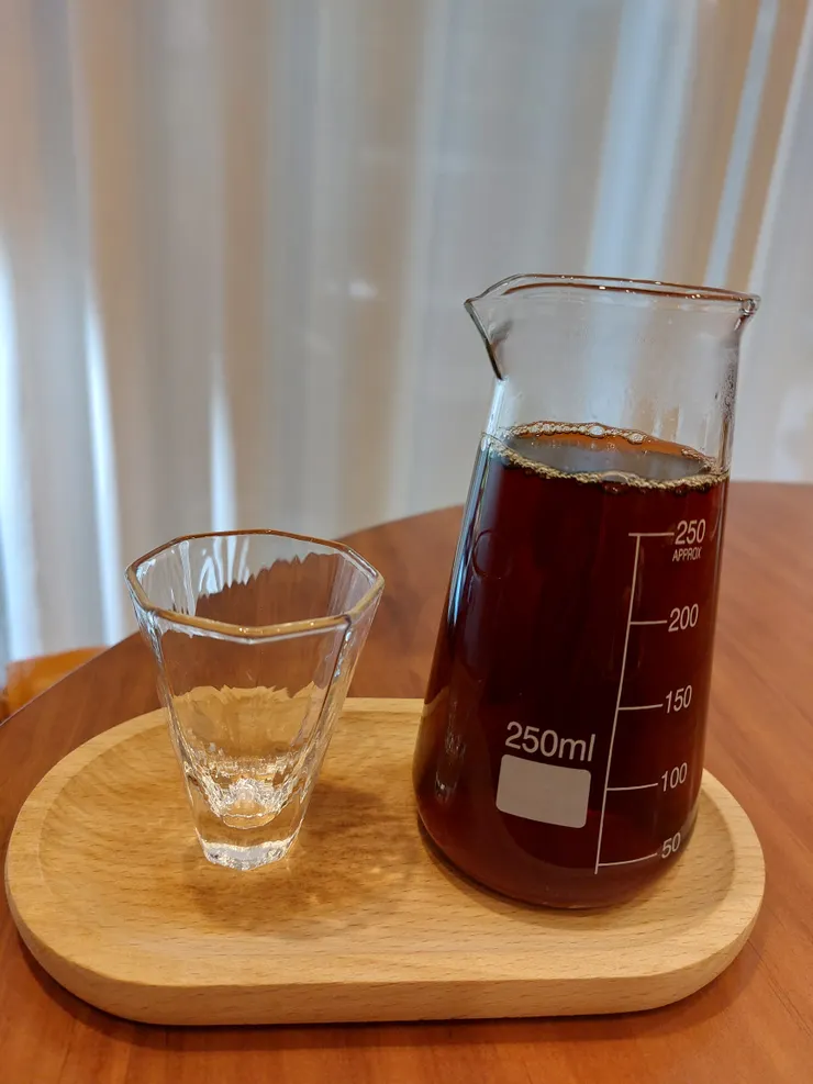 手沖每一杯都很有平穩的表現。好想喝各式風味的特條美式，這一季限定是愛文芒果咖啡耶！超想喝。