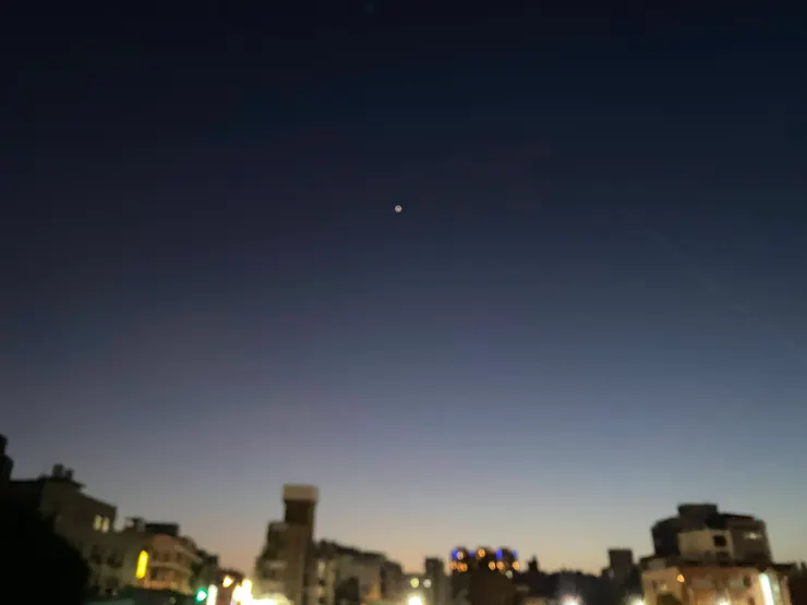 我總覺得宇宙的美,抬頭時看得見