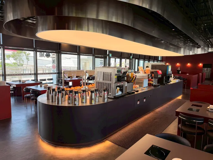 百坪大空間與明亮採光，帶長輩聚餐的首選。