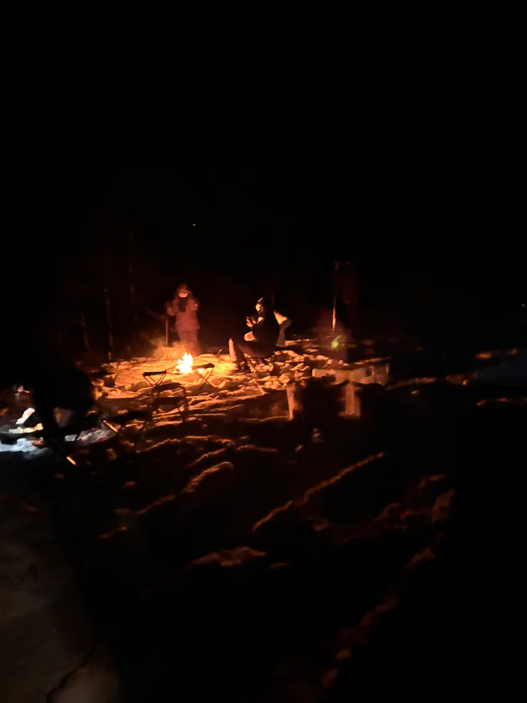 滿地的雪。我穿著厚羊毛襪也擋未條