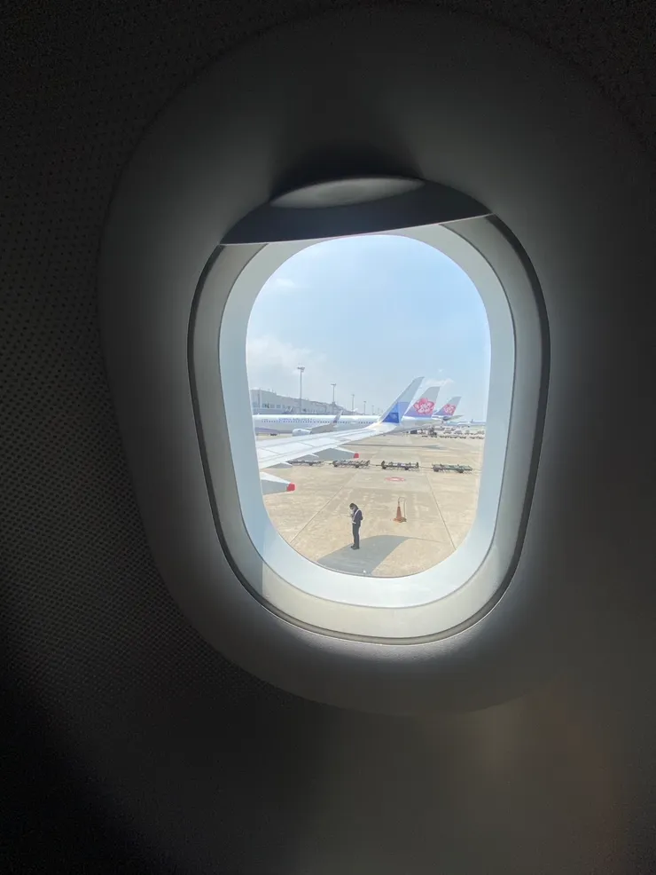 辛苦頂著烈日工作的工作人員，Respect