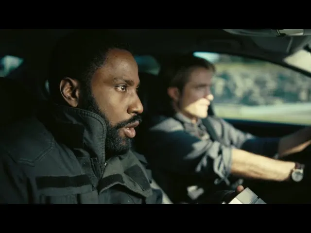 車上的廣播傳出的愛沙尼亞語竟然開始倒著說,宛如鬼片似的情節在眼前誕生