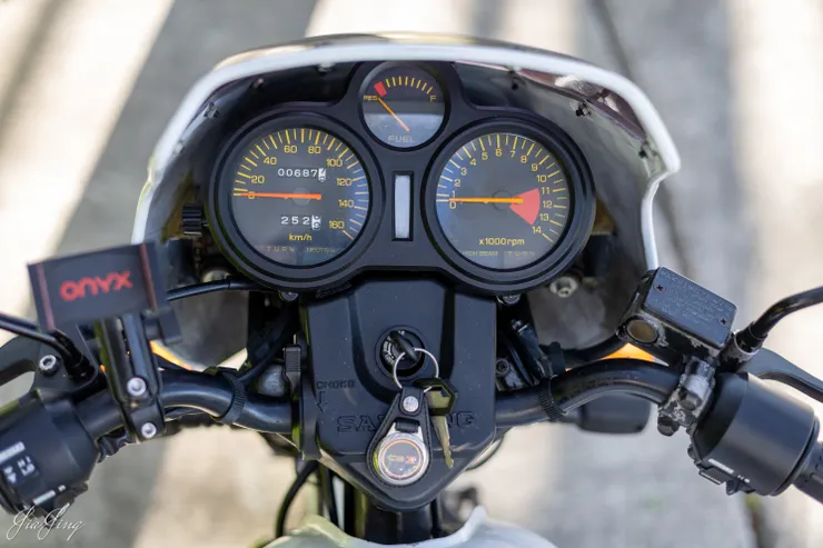 從二代開始，儀表改為三環