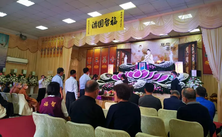 參與告別式的同學PO上群組的埔里靈堂照片