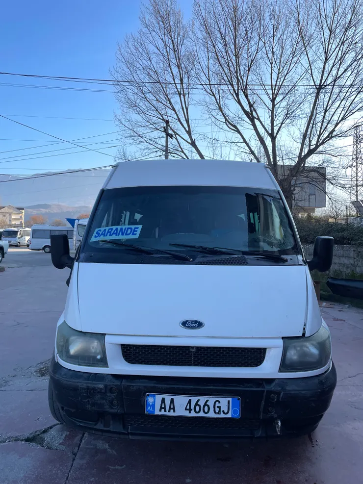 巴士的擋風玻璃都會有紙板寫目的地