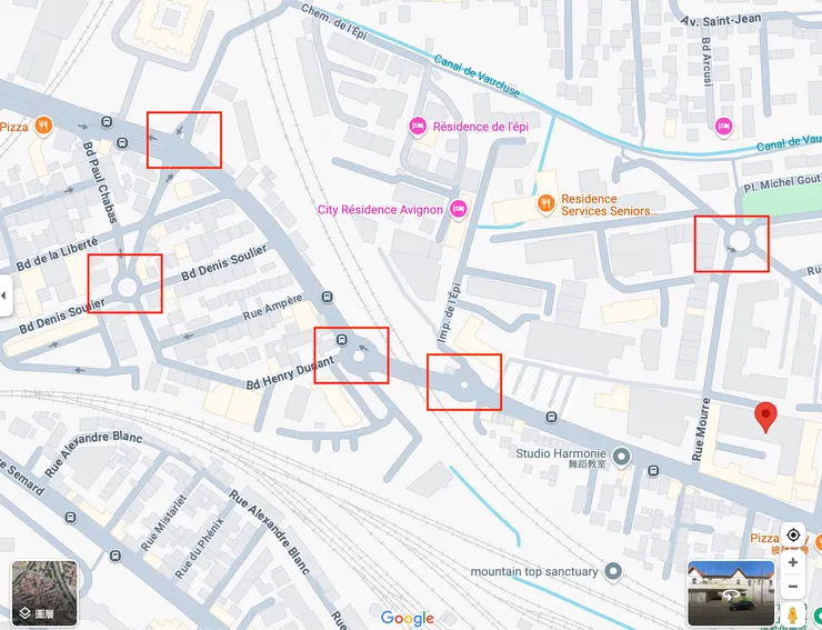 充滿各種圓環的法國道路