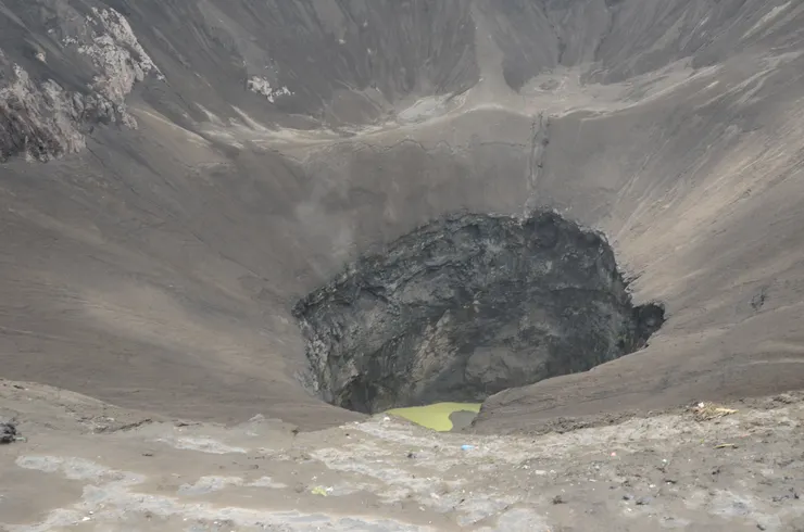 婆羅摩火山還是活火山