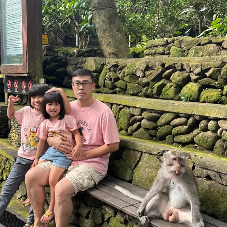 野生的猴子很容易就暴走，最好保持距離